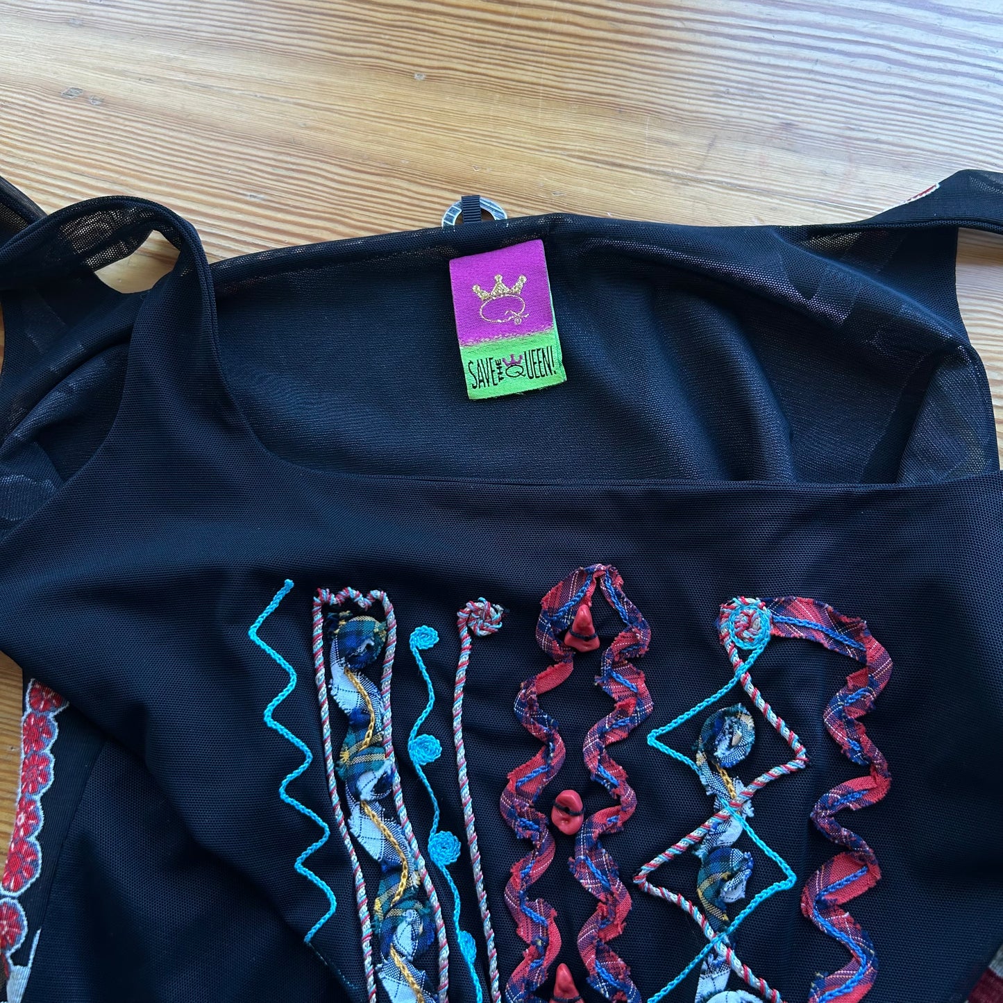 Save The Queen Graphic Cut Out Top - M