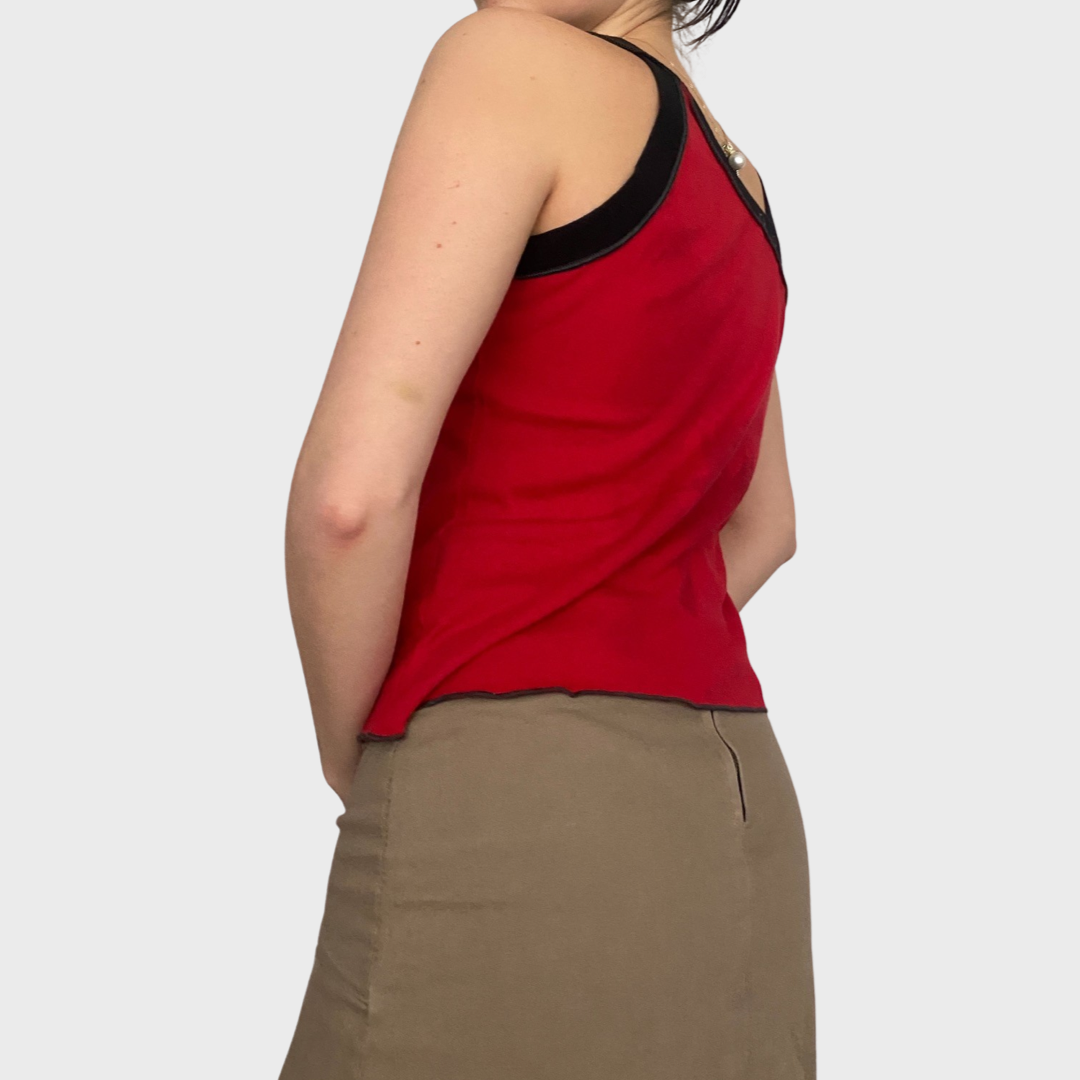 Cop Copine red top