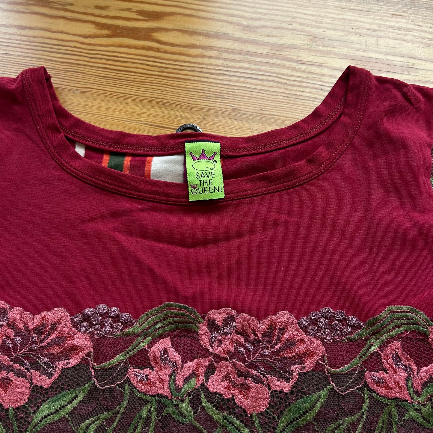 Save The Queen Lace Flower Print Top - M