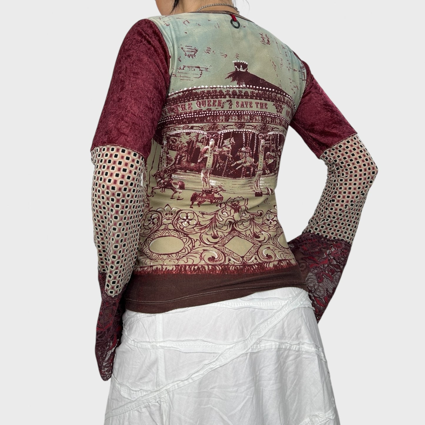 Save The Queen Graphic Long Sleeve Top – S/M