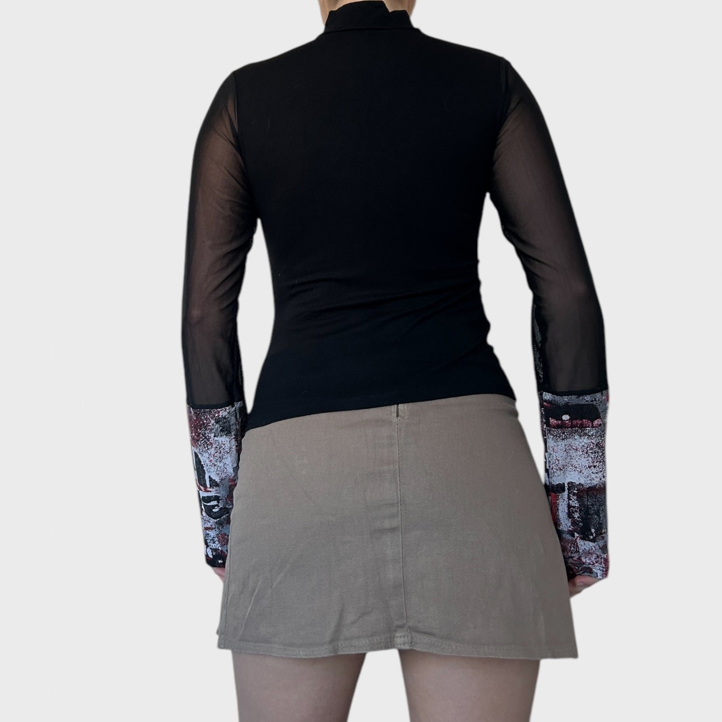 Graphic bi-material mesh top