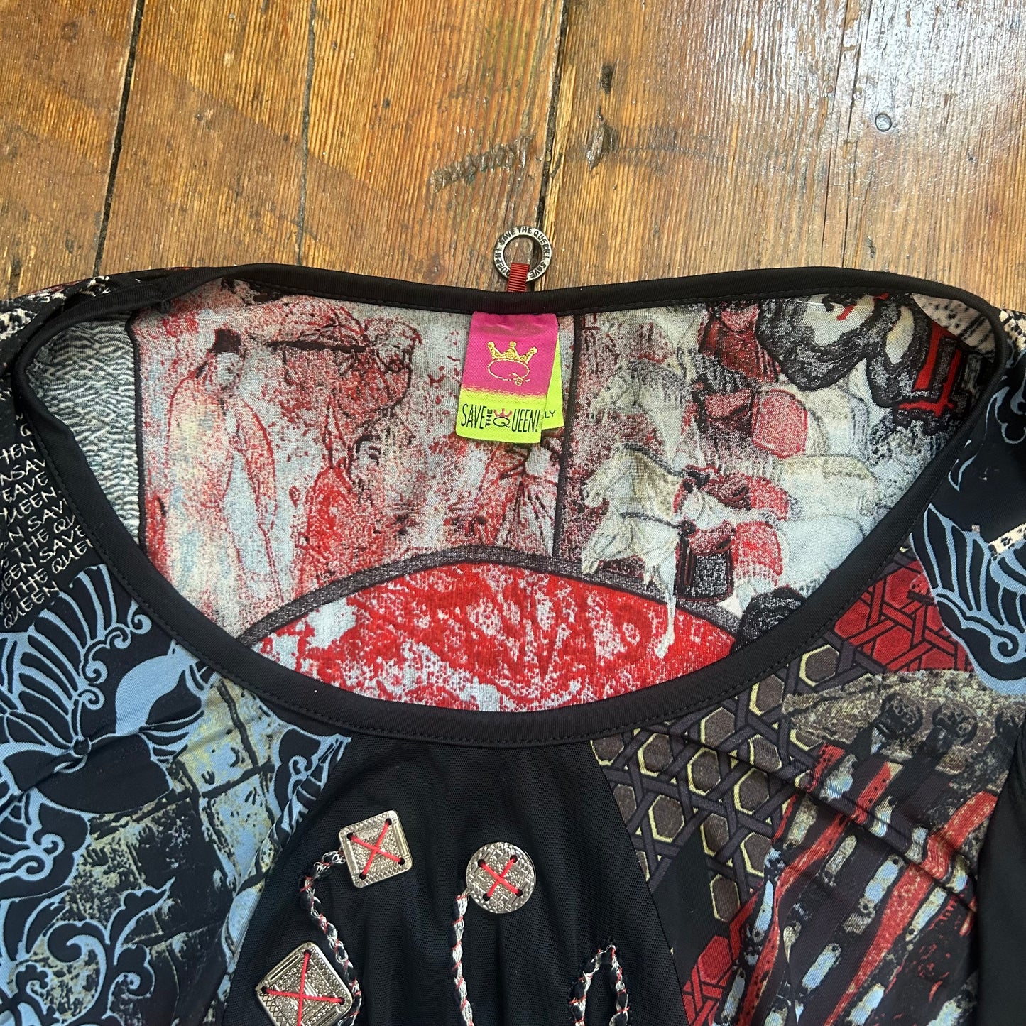 Save the Queen Graphic Top - Size S-L