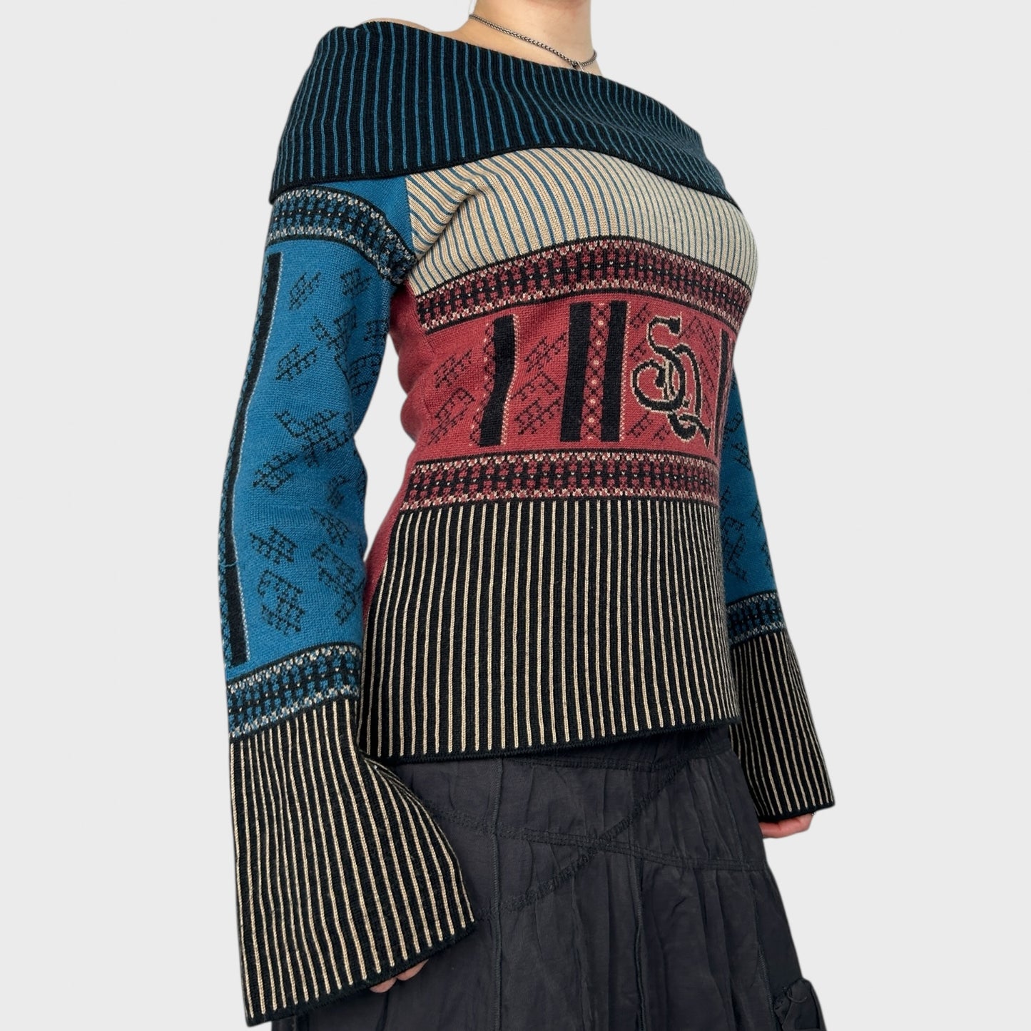 Save The Queen Wide Neck Graphic Jumper - M