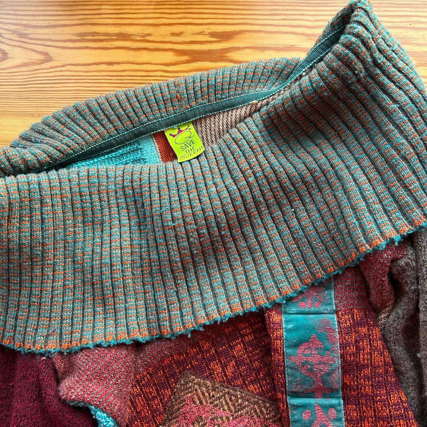 Save the Queen Off The Shoulder Graphic Print Jumper - XS/S