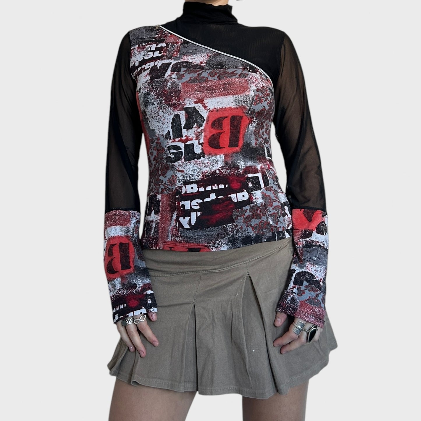 Graphic bi-material mesh top