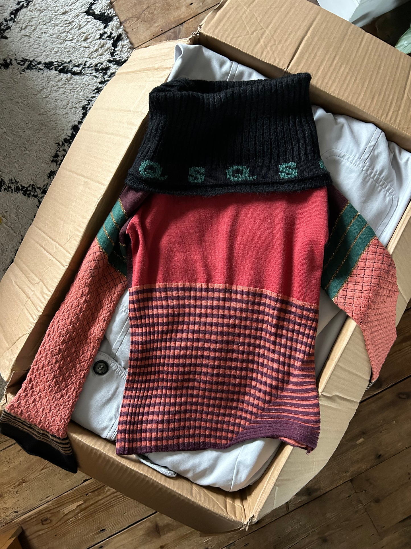 Save The Queen Graphic Knit Jumper - S