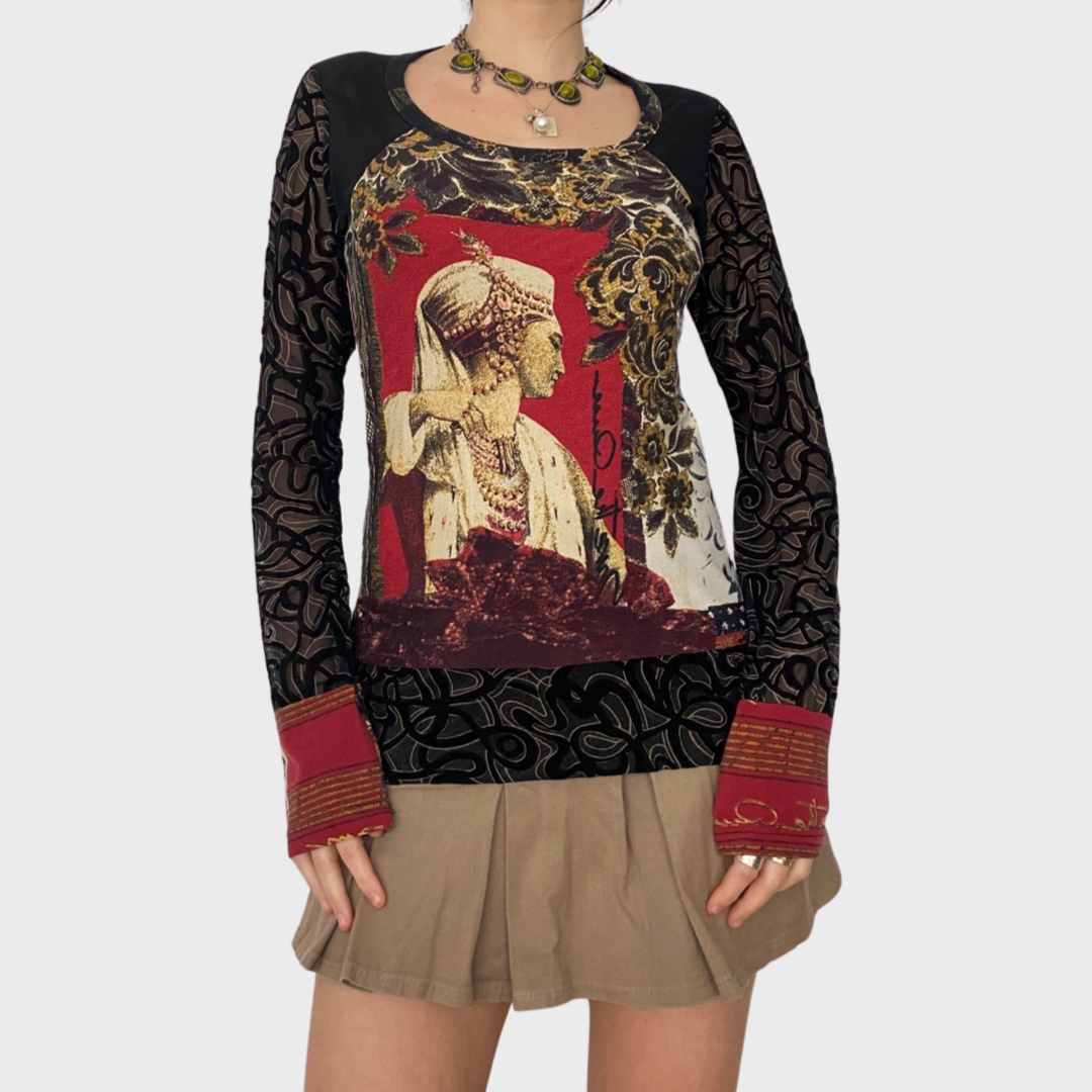 Save the Queen 90s long sleeve top