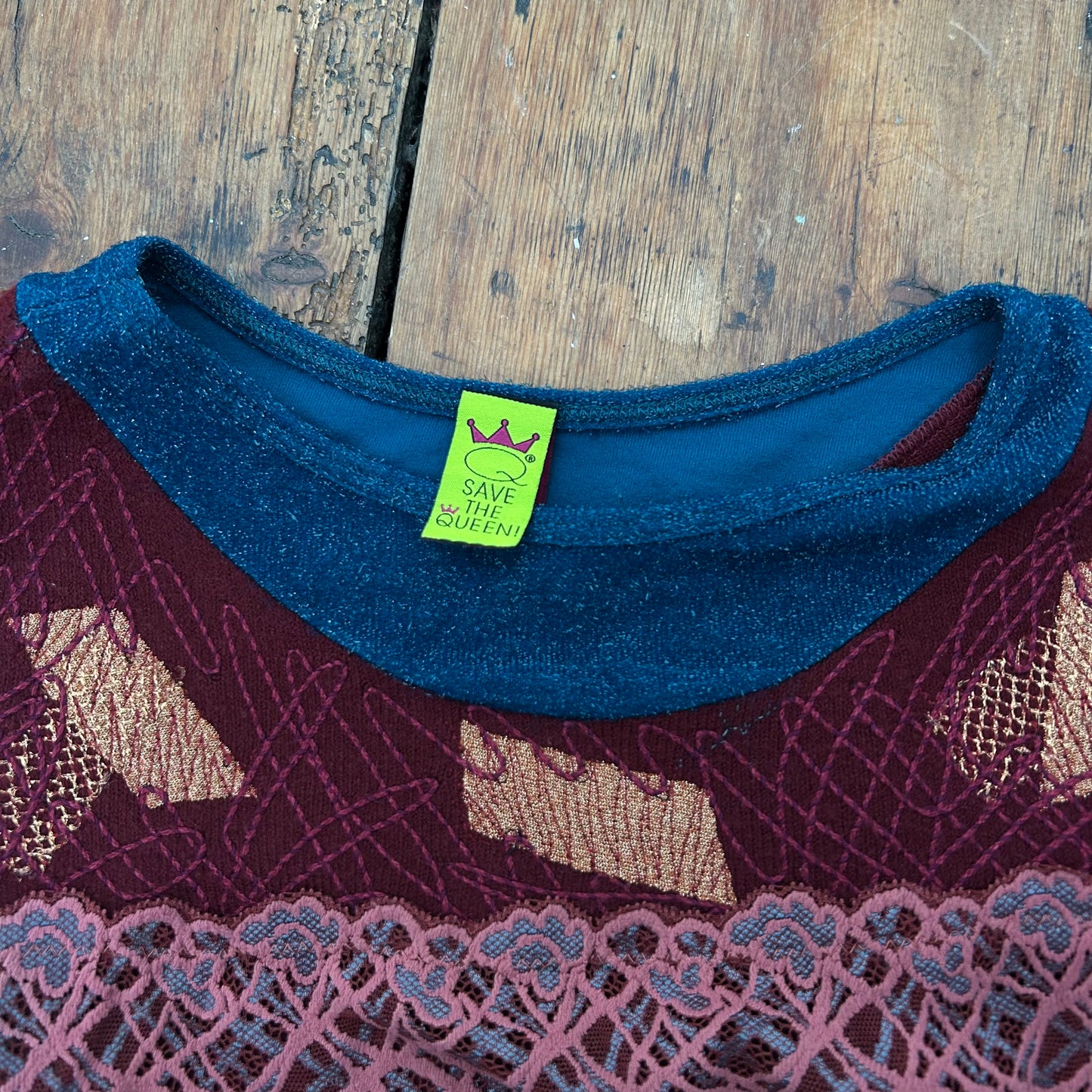 Save The Queen Graphic Long Sleeve Top - M