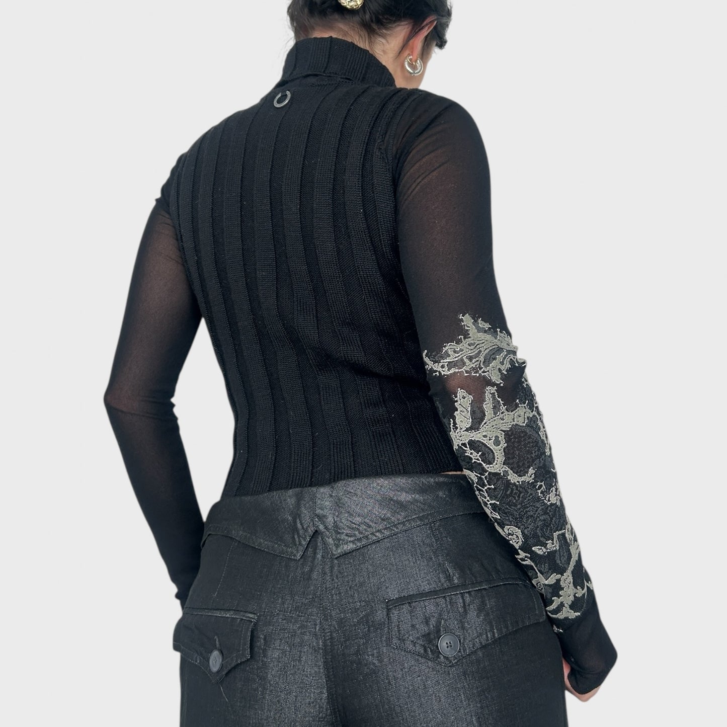 Save The Queen Cut-Out Knit Jumper – S