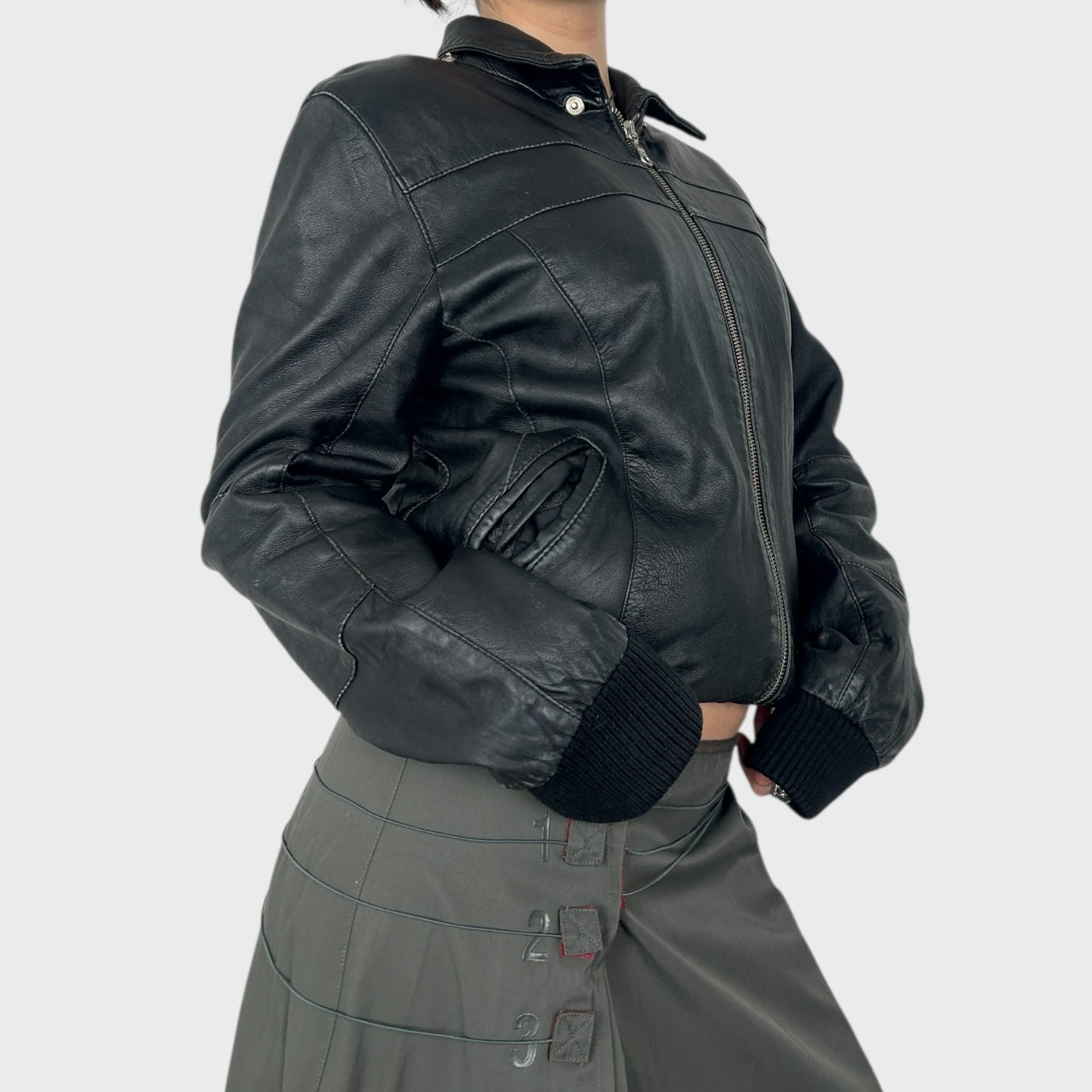 Vintage Black Leather Bomber Jacket - M