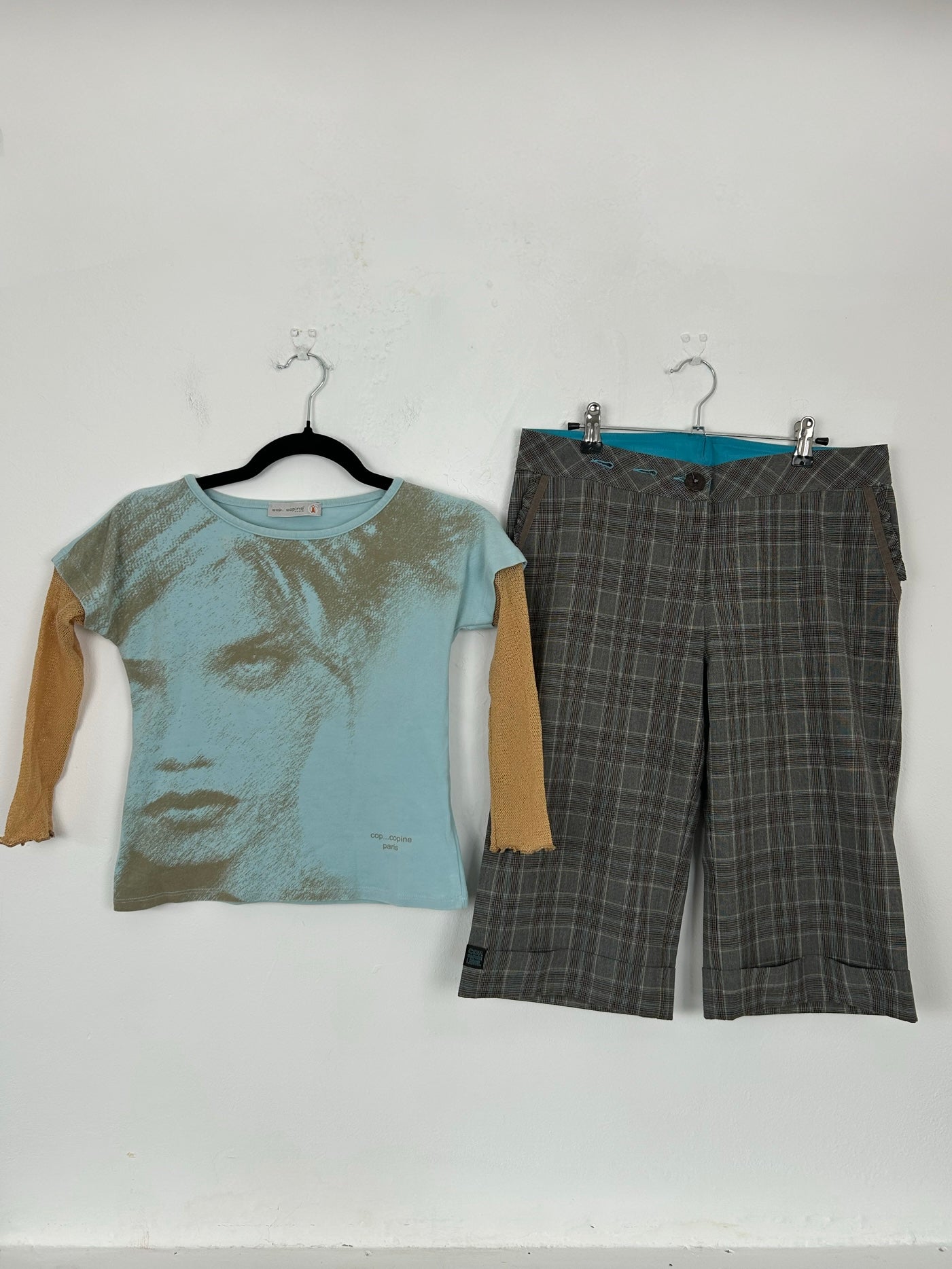 Cop Copine Baby Blue Face Print Graphic Tee - XS/S