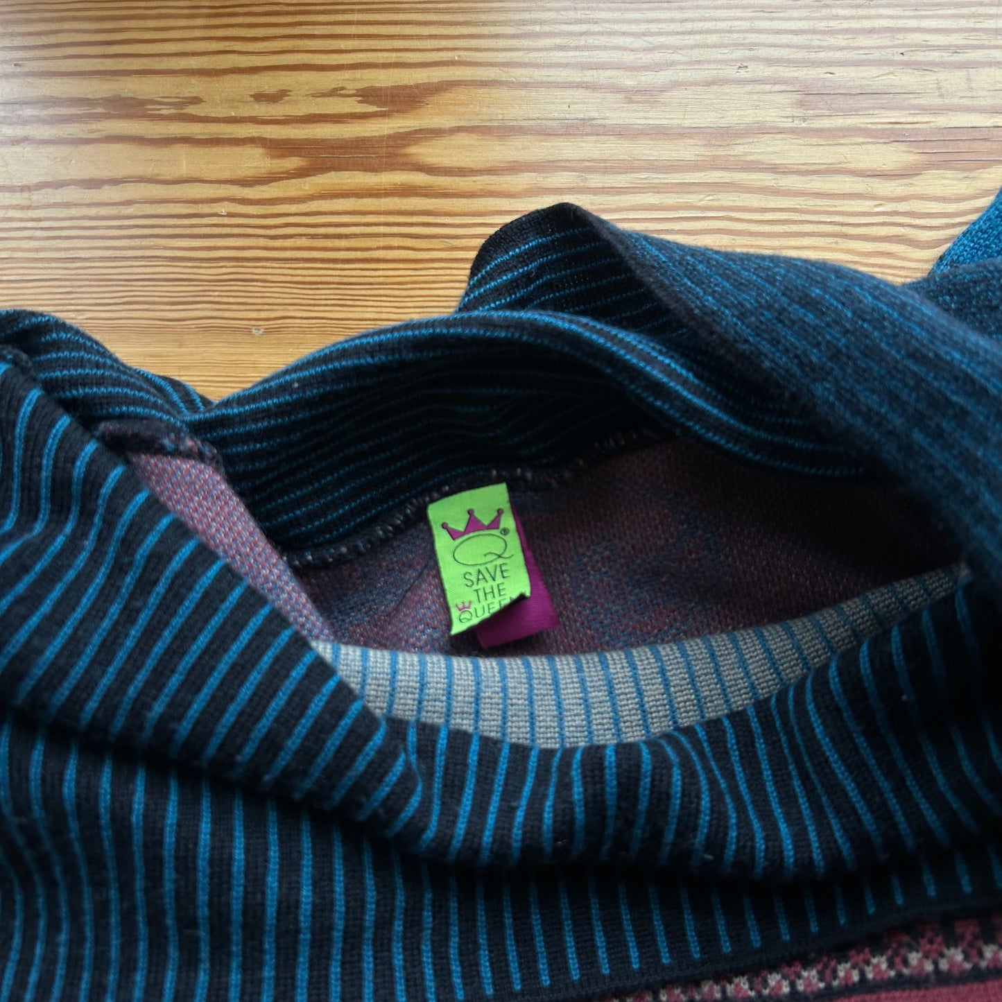 Save The Queen Wide Neck Graphic Jumper - M